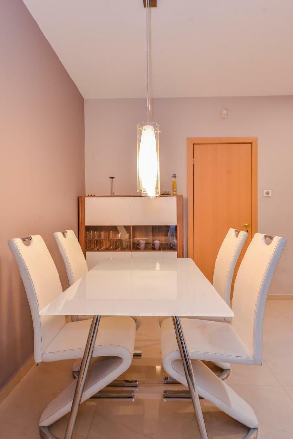 Extravaganzzo - Super Central One Bedroom Modern Apartment Sofia Buitenkant foto